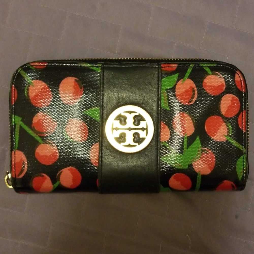 Tory Burch wallet